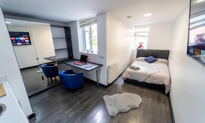 Selly Oak Apartment | Stylish Studio for short term near the City!