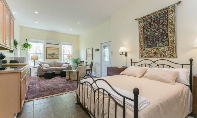 Historic Montford Apartment | Stylish Studio in the Trees - Montford