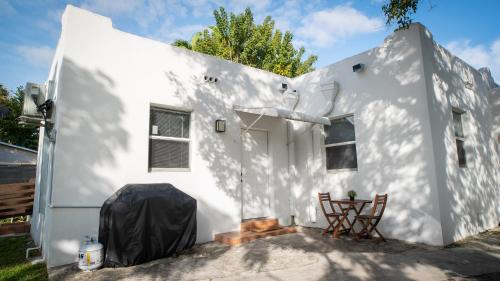 Allapattah Apartment | Stylish Studio Near Wynwood & Design District