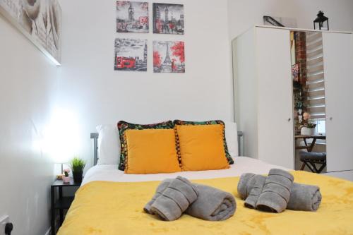 Highbury Apartment | Stylish studio - private bathroom, 15mins to Central London!