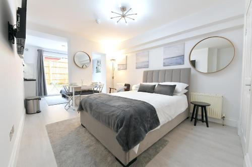 Shepherd's Bush Apartment | Stylish Studios by Luxestays Shepherds Bush