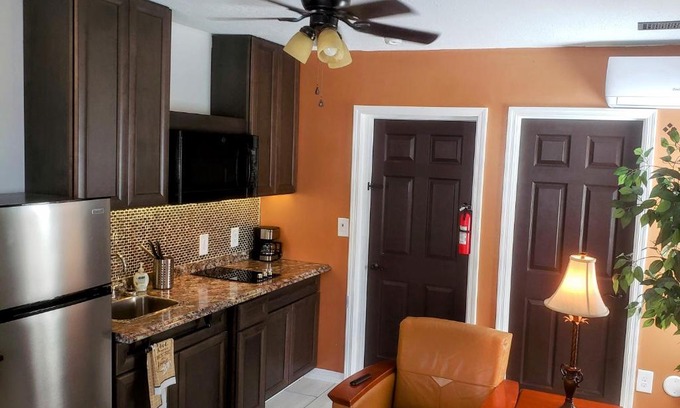 Orient Park House | Stylish Suite Tampa Minutes to Hard Rock Casino