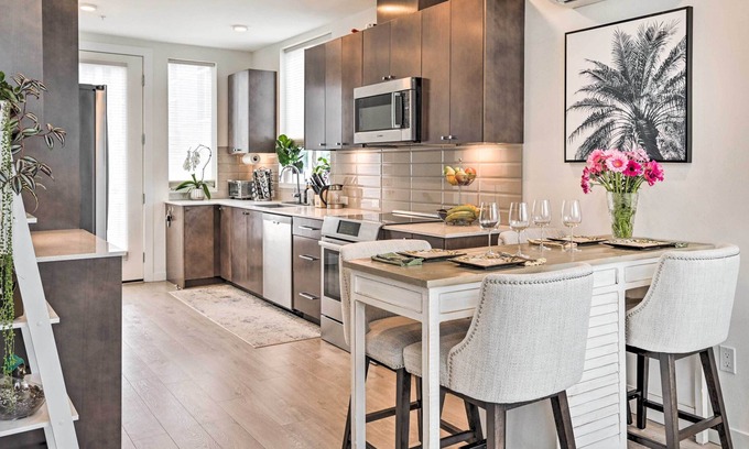 Whittier Heights House | Stylish Townhome in Ballard with Rooftop Deck!