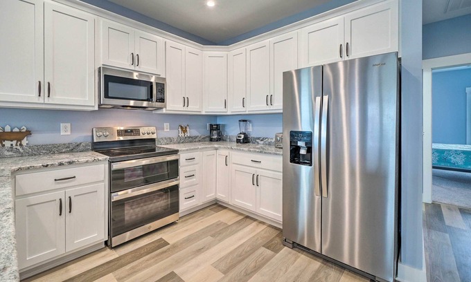 Surf City Apartment | Stylish Townhome w/Balconies & Tesla Charger!