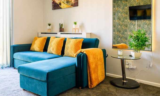Acocks Green House | Stylish two-bed house in Birmingham sleeps up to 6