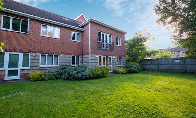 Bracknell Apartment | Stylish Two Bedroom Apartment in Bracknell