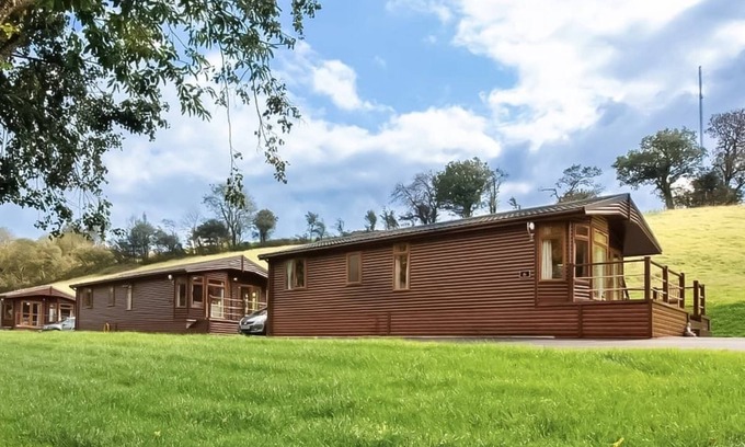 St Hilary Ski Chalet | Stylish two bedroom lodge, perfect for couples or families.