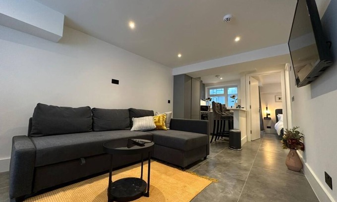 Brondesbury House | Stylish Two Bedroom House In Kilburn