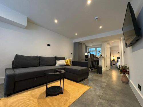 Brondesbury House | Stylish Two Bedroom House In Kilburn