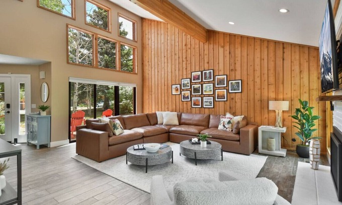South Snyderville Basin House | Stylish, Updated, and Spacious Retreat: 3,600+ Sq Ft (twice the size of most others) – Walk to Cabriolet Lift