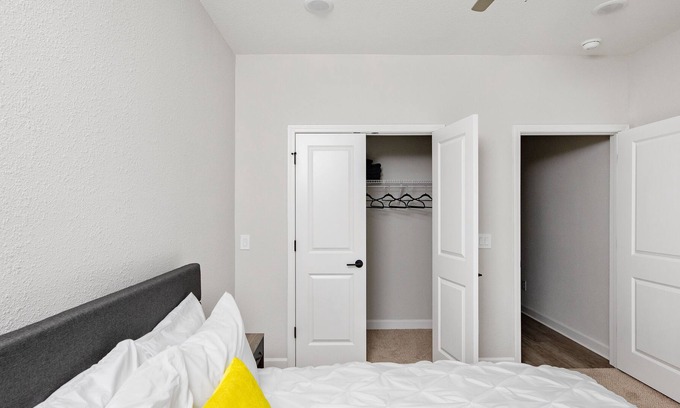 Charlotte Apartment | Stylish Uptown Apartment near UNC and Charlotte Motor Speedway 8306