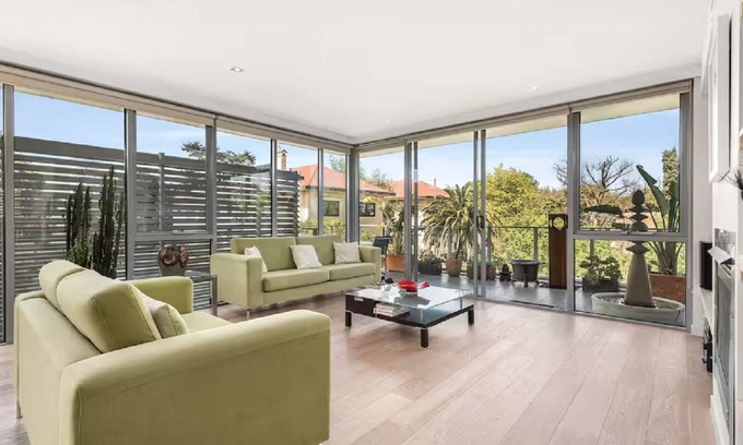 Toorak Apartment | Stylish Urban Haven in Prahran