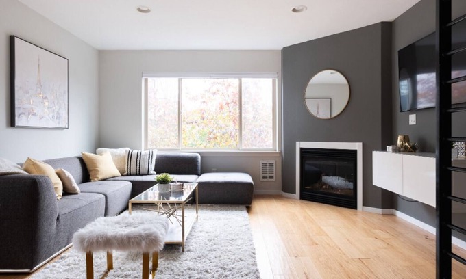 Judkins Park House | Stylish Urban Loft w/Floating Stairs and Fireplace