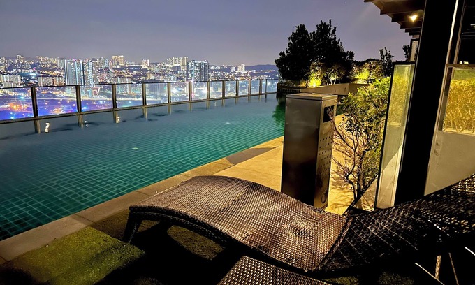 Petaling Jaya Apartment | Stylish Urban Oasis