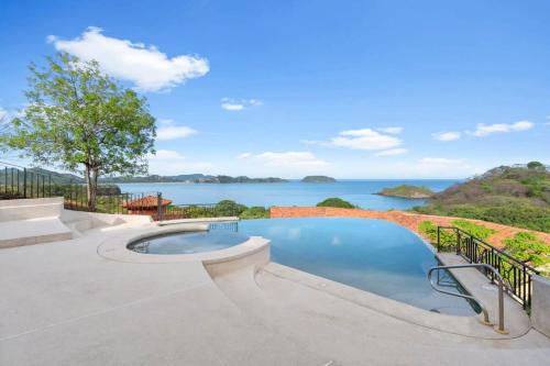 Potrero House | Stylish Villa with Brand-New Furniture, Panoramic Ocean Views, and Infinity Swimming Pool & Hot Tub