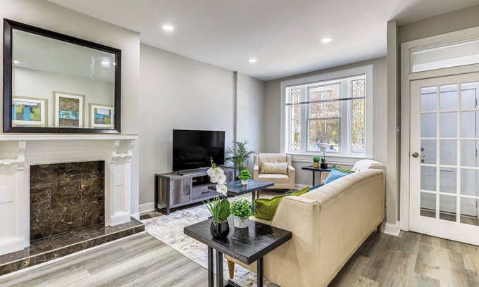 Brewerytown House | Stylish, Walkable Rowhouse Near Art Museums & Zoo!