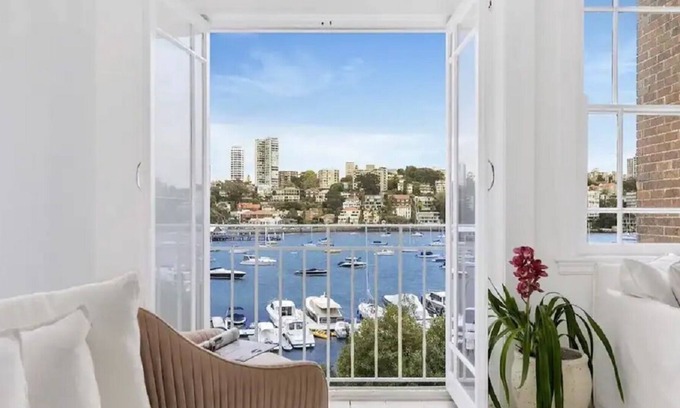 Double Bay Apartment | Stylish, waterfront two bedroom apartment