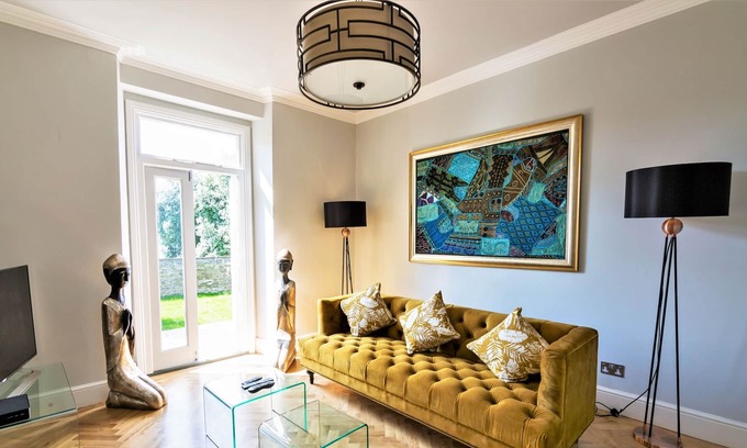 Bristol Villa | Stylish York Gardens Apartment