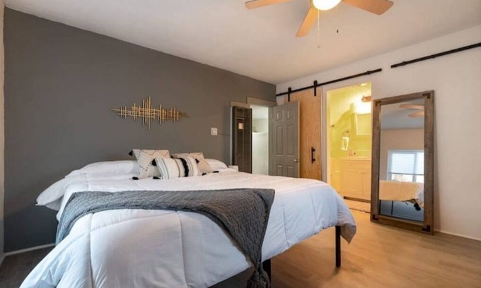 University Heights House | Stylishly Small House @Nob Hill/UNM Area/King Bed