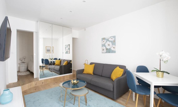 Notre-Dame-des-Champs Apartment | Stylist and cosy appartement in Montparnasse