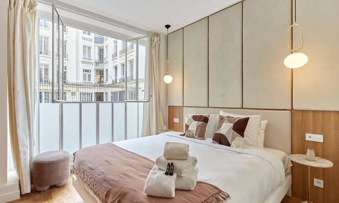 Quartier du Mail Apartment | Sublime 3 Bedrooms Apartment Center of Paris