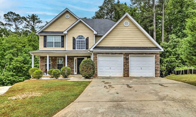 Cliftondale House | Suburban Atlanta Vacation Home - 20 Mi to Downtown