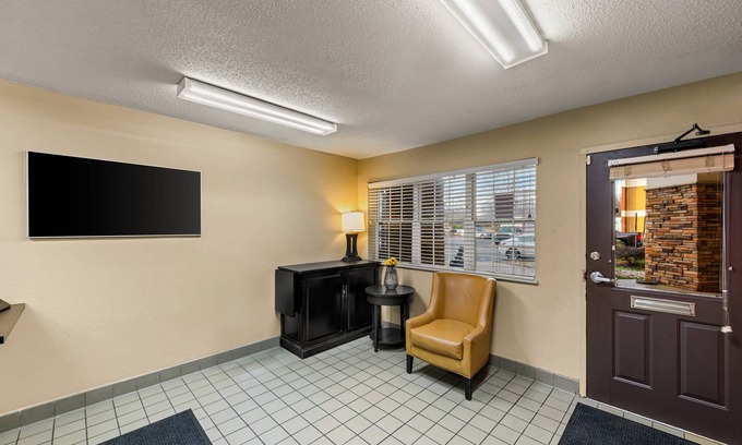 Williamsburg Square Hotel | Suburban Studios Winston-Salem near Hanes Mall