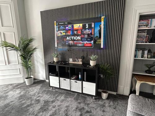 Greenock Apartment | Sugar boat view