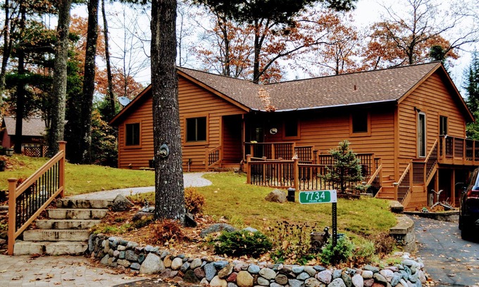 Eagle River House | Sugar Camp Chain 4BR/Sleeps 10-12, Snowmobilers Welcome, Direct Trail Access