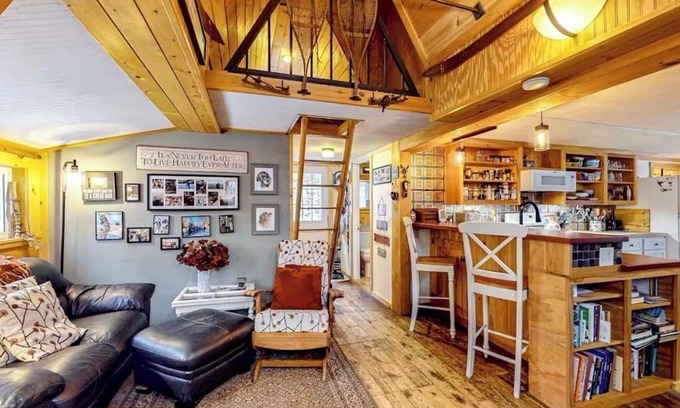 Carrabassett Valley Ski Chalet | Sugarloaf Escape Dog Friendly