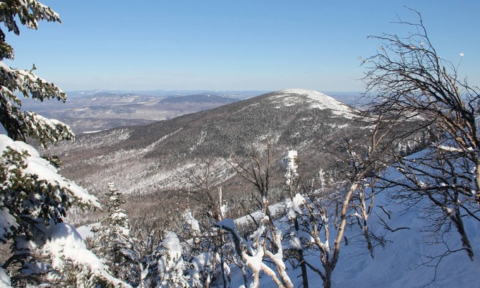 Carrabassett Valley Condo | Sugarloaf Mountain : 2 Bed, 2 Bath : Snowbrook Village Ground Floor End Unit