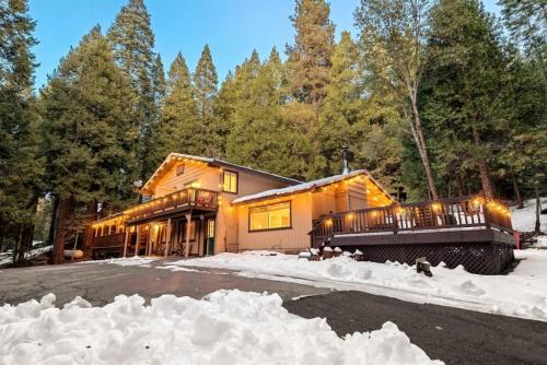 Sugar Pine Villa | Sugarpine Trailhead Lodge at Lewis Creek Upper Trailhead just 7 miles from Yosemite