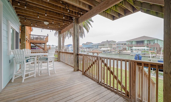 City-by-the Sea House | Sugar’s by the Sea - Canal Waterfront with Dock