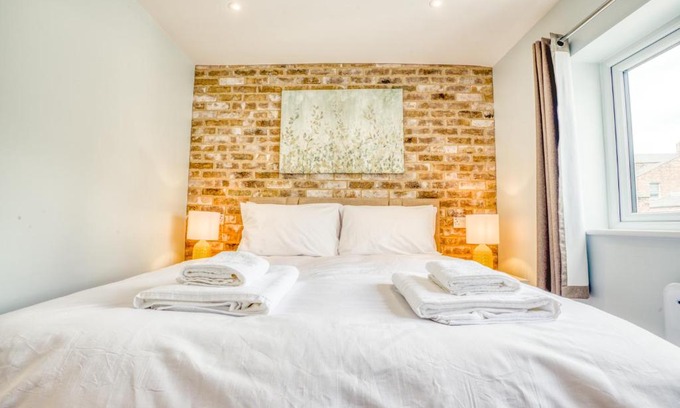 Lincoln Apartment | Suite 2- 2 Bed Apartment