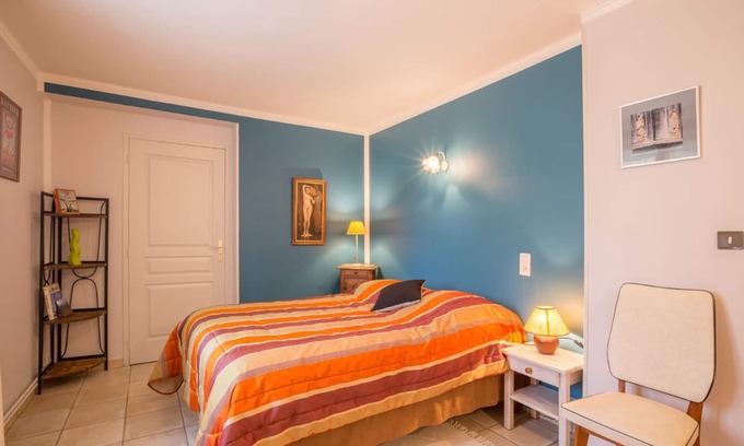 Villeneuve-de-Berg Bed & Breakfast | SUITE 4p. 2 bedrooms in free management, PARK, kitchen/large room