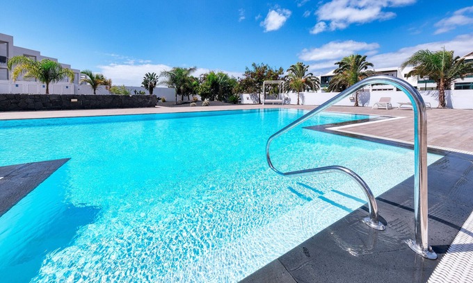 Costa Teguise Ski Chalet | Suite ANIAGUA Bright holiday home with pool view