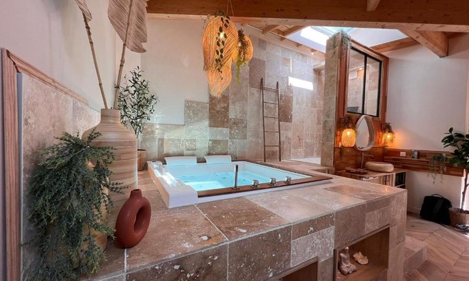 Downtown Angers Bed & Breakfast | Suite Bali Les Petits Plaisirs