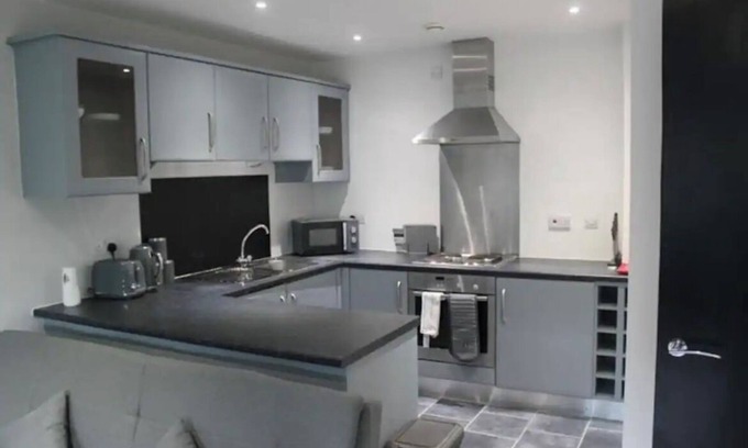 Chorlton-on-Medlock Apartment | Suite Dreamz MCRnLuxury 2-bedroom apartment with WiFi in Manchester