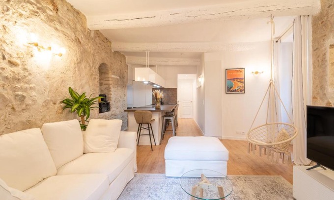 Old Town Apartment | Suite Fusion - charme de l'ancien et confort moderne - Vieux Nice - 2 chambres - wifi - 5 min des plages - 30 min de Cannes et Monaco