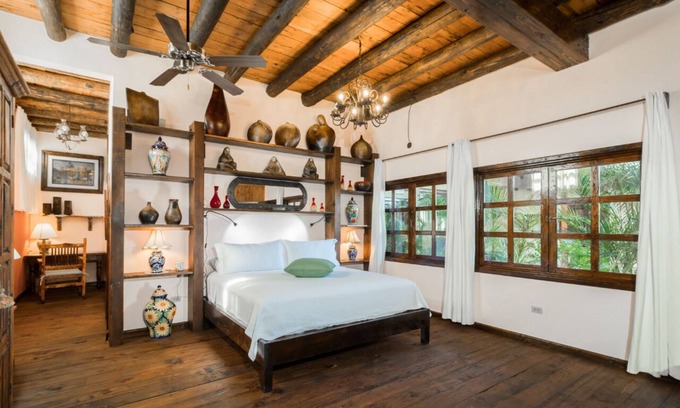 Esterito Bed & Breakfast | Suite Leonardo, luxury and comfort close to the malecon. Breakfast included
