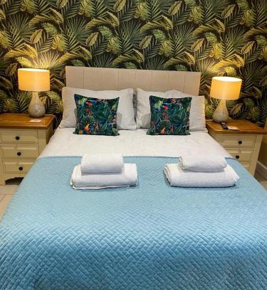 Cambridge Apartment | Suite near City, Science Park & Marshalls and close to Riverside walks