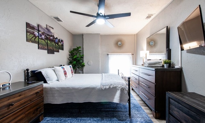 Smoketown Jackson Apartment | Suite near downtown Louisville, KY · Suite XII