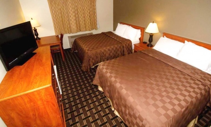 Kellogg Apartment | Suite Non-Smoking Queens at FairBridge Inn & Suites Kellogg