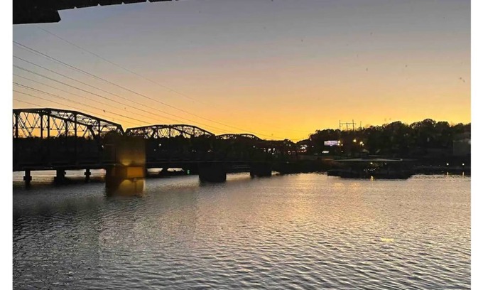 Rogersville House | Suite on the Shoals 87-Lakefront Shoals Creek