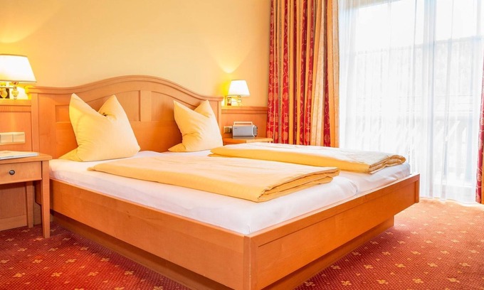 Ramsau am Dachstein House | Suite Waldfee, shower, toilet, anteroom, bedroom - Hotel Matschner