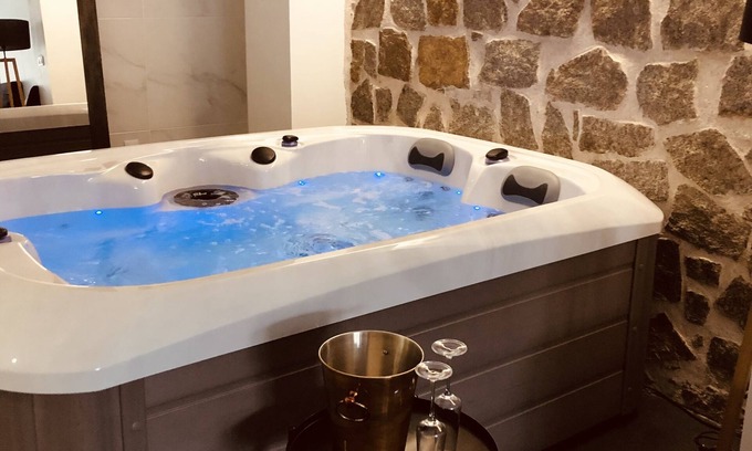 Afa Apartment | Suite with private jacuzzi in Corsica