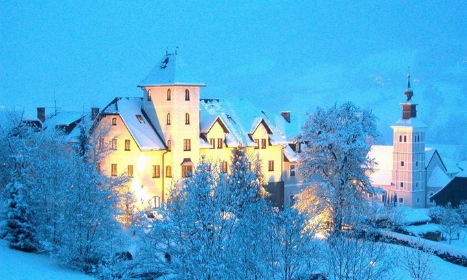 Michaelerberg Apartment | Suite with shower or bath, WC - Hotel Schloss Thannegg