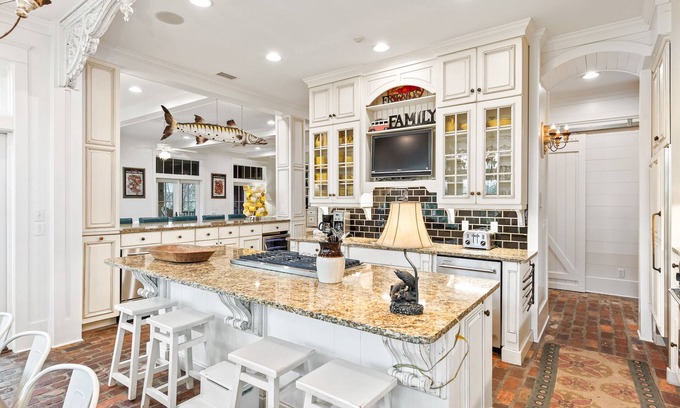 Cottage District House | Summer Availability! 6 Primary suites! Pool Table! Ping Pong! Arcade Games! Close to Seaside!