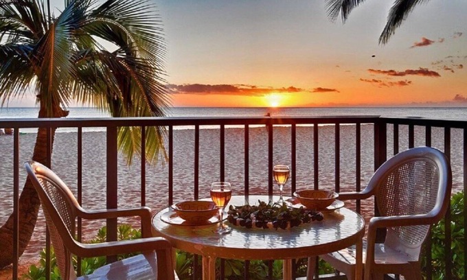 Makaha Villa | Summer BLOWOUT-Avail dates on Sale - Amazing Ocean Front - (HP-104)