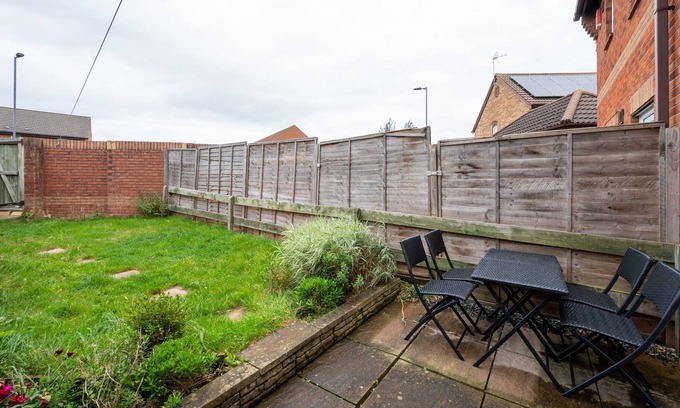Bradley Stoke House | Summer Close by Tŷ SA